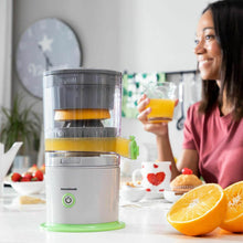 Polnilni avtomatski sokovnik Juisso InnovaGoods - Shopper.si